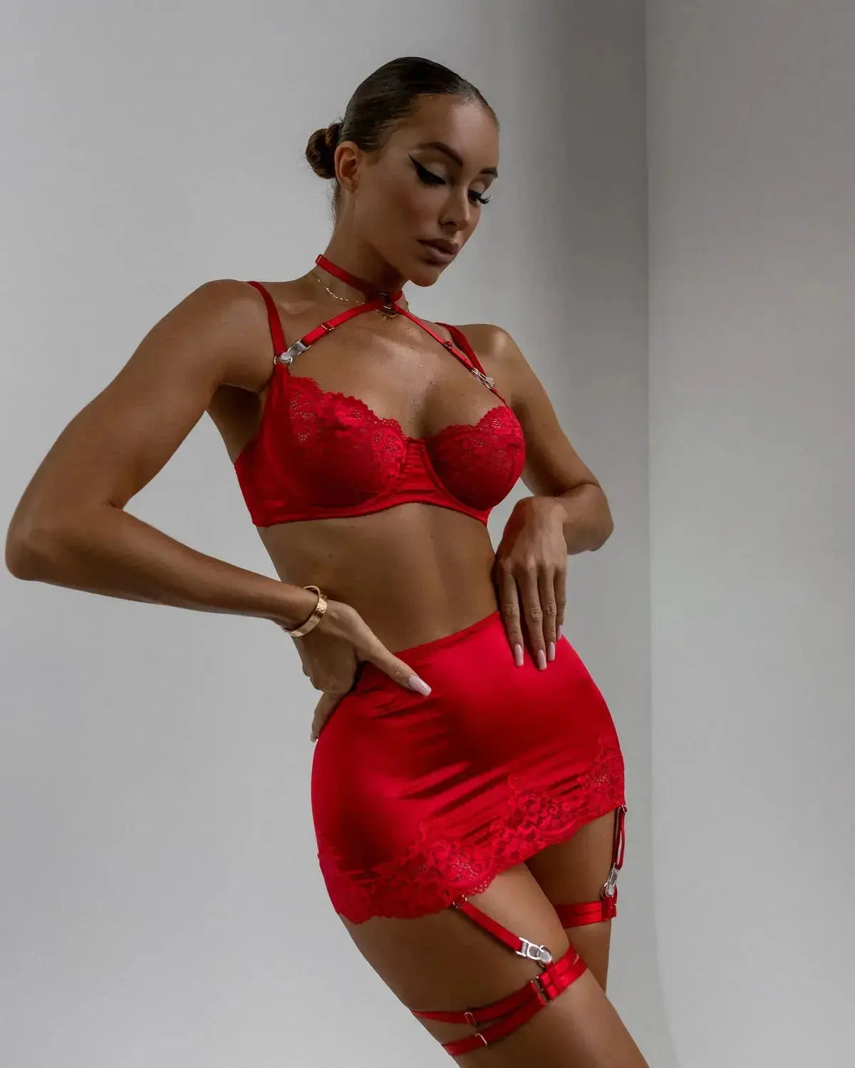 Lola Lingerie & Garter Set Mono Shyla